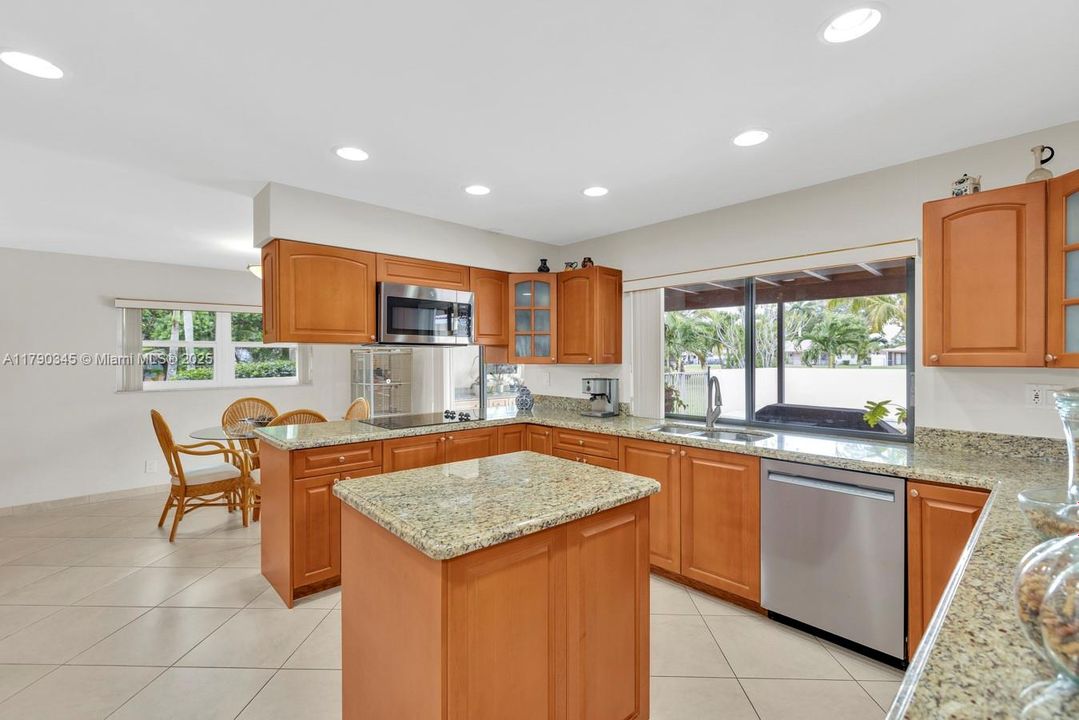 Недавно продано: $935,000 (5 спален, 3 ванн, 3617 Квадратных фут)