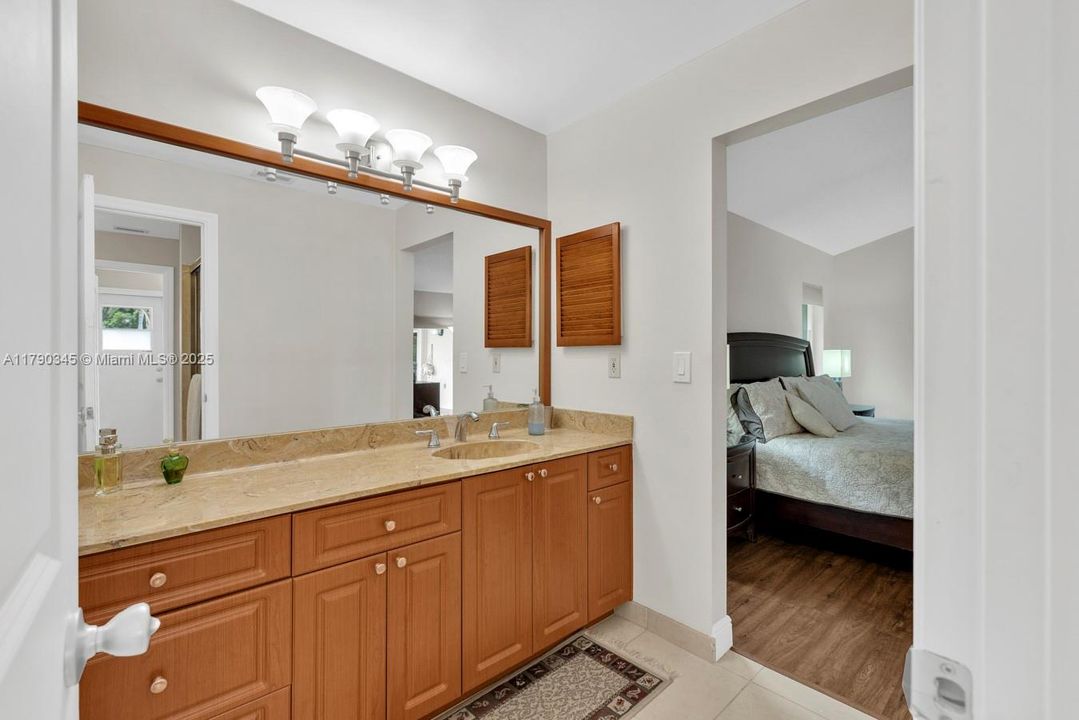 Недавно продано: $935,000 (5 спален, 3 ванн, 3617 Квадратных фут)