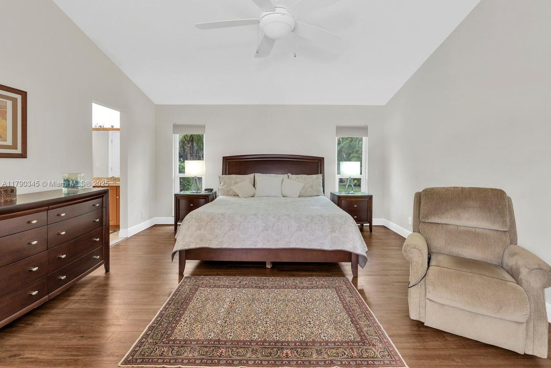 Недавно продано: $935,000 (5 спален, 3 ванн, 3617 Квадратных фут)