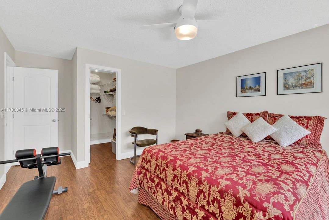 Недавно продано: $935,000 (5 спален, 3 ванн, 3617 Квадратных фут)