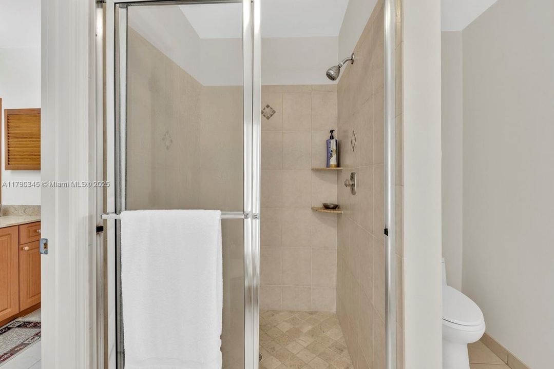 Недавно продано: $935,000 (5 спален, 3 ванн, 3617 Квадратных фут)