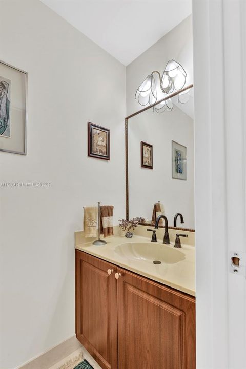 Недавно продано: $935,000 (5 спален, 3 ванн, 3617 Квадратных фут)