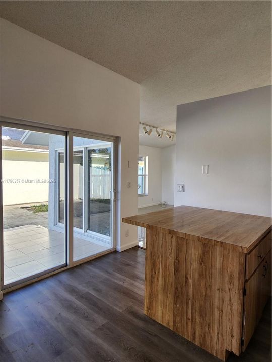 На продажу: $597,800 (3 спален, 2 ванн, 1484 Квадратных фут)