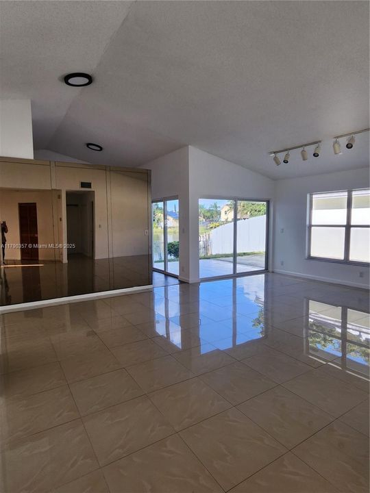 На продажу: $597,800 (3 спален, 2 ванн, 1484 Квадратных фут)