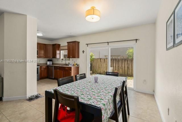 For Sale: $417,000 (3 beds, 2 baths, 1562 Square Feet)