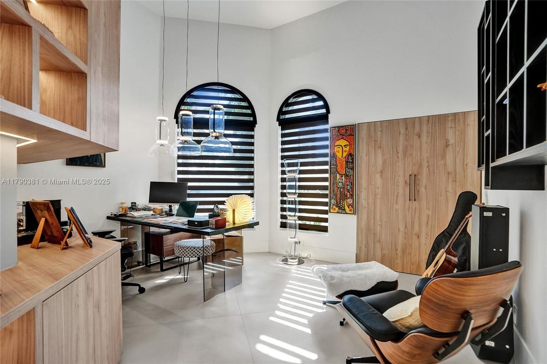 Vendido Recientemente: $3,469,000 (5 camas, 6 baños, 4124 Pies cuadrados)