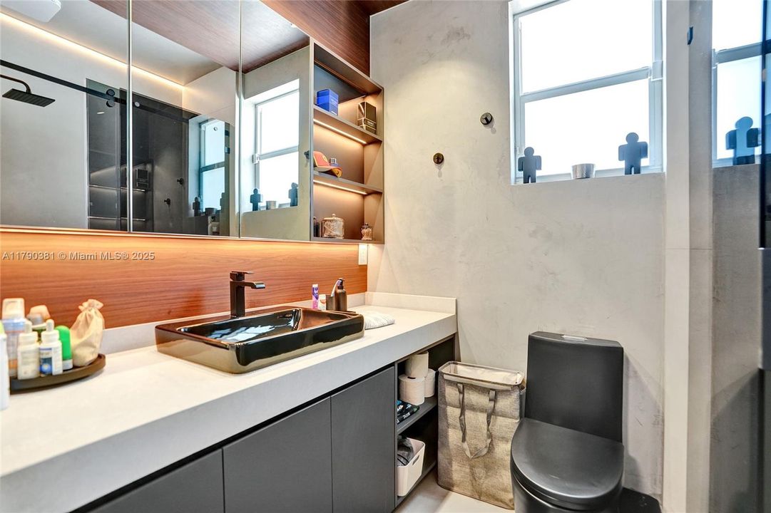 Vendido Recientemente: $3,469,000 (5 camas, 6 baños, 4124 Pies cuadrados)