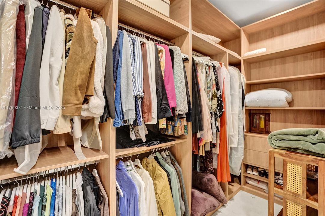 Vendido Recientemente: $3,469,000 (5 camas, 6 baños, 4124 Pies cuadrados)