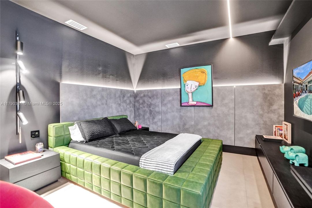 Vendido Recientemente: $3,469,000 (5 camas, 6 baños, 4124 Pies cuadrados)