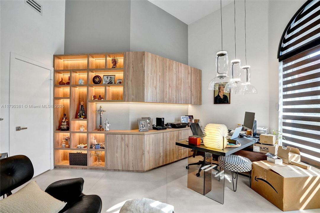 Vendido Recientemente: $3,469,000 (5 camas, 6 baños, 4124 Pies cuadrados)