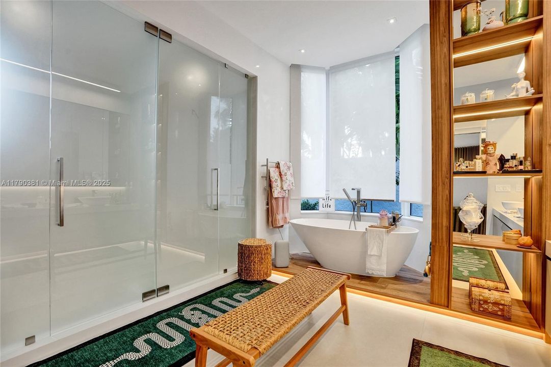 Vendido Recientemente: $3,469,000 (5 camas, 6 baños, 4124 Pies cuadrados)