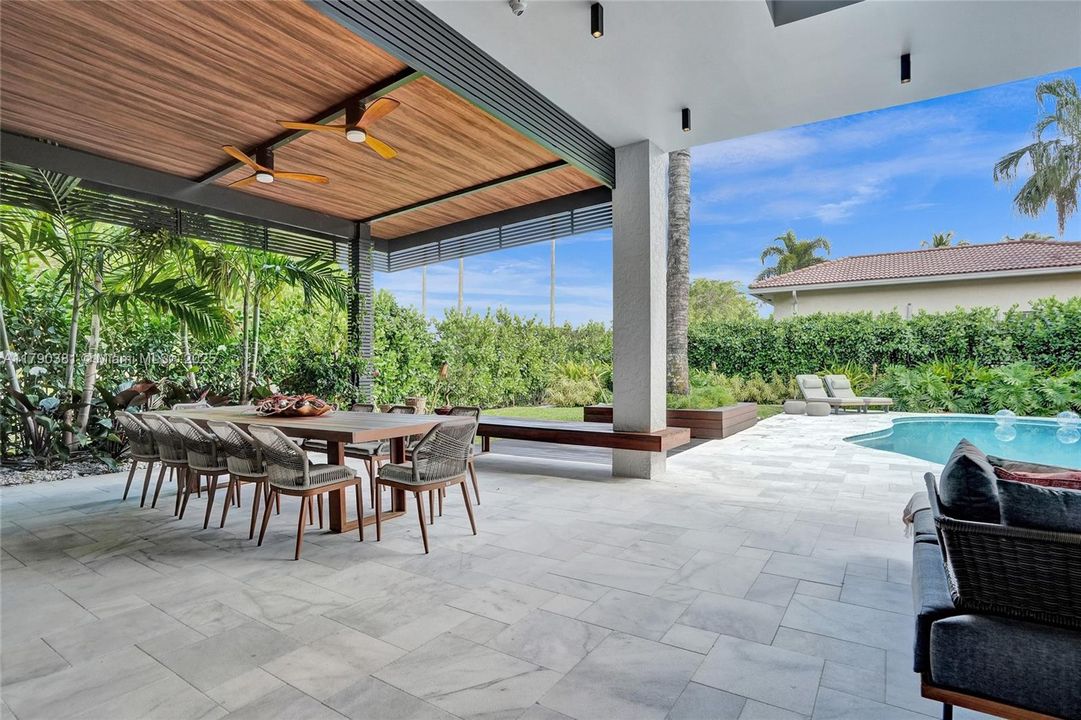 Vendido Recientemente: $3,469,000 (5 camas, 6 baños, 4124 Pies cuadrados)