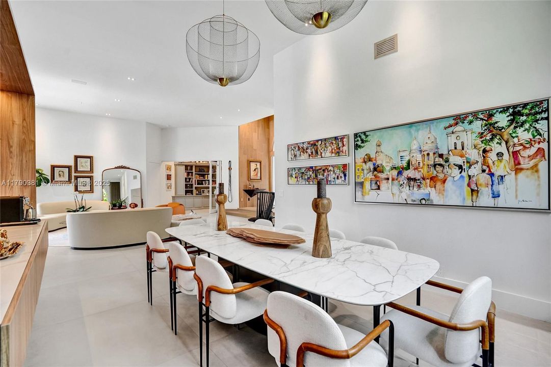 Vendido Recientemente: $3,469,000 (5 camas, 6 baños, 4124 Pies cuadrados)