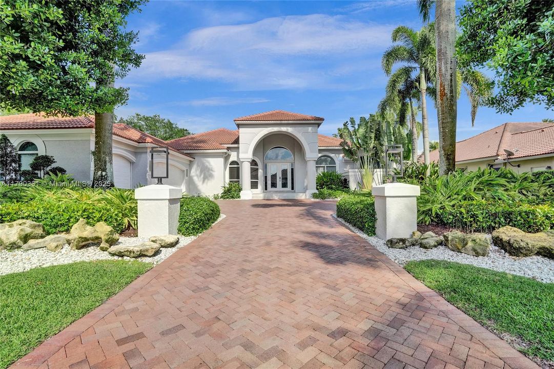 Vendido Recientemente: $3,469,000 (5 camas, 6 baños, 4124 Pies cuadrados)