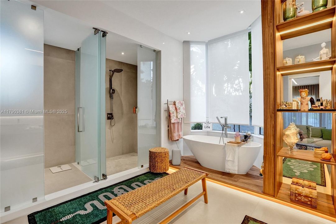 Vendido Recientemente: $3,469,000 (5 camas, 6 baños, 4124 Pies cuadrados)