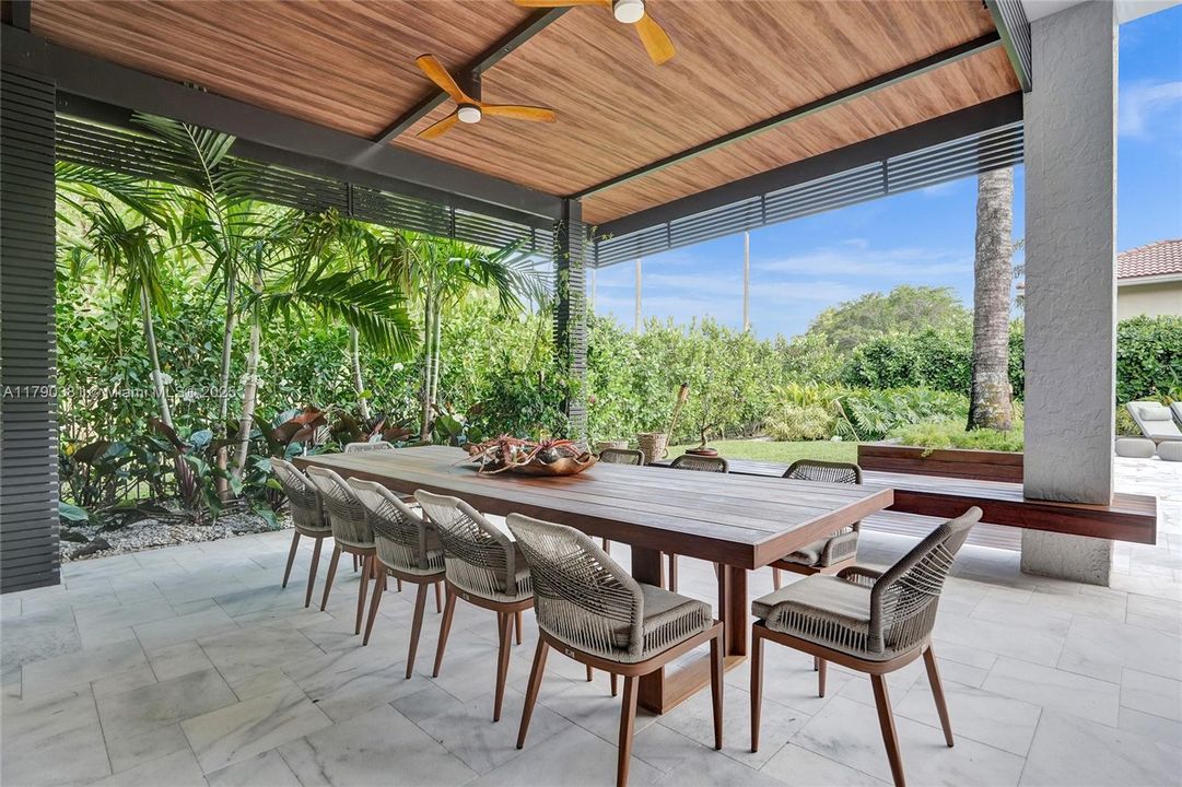 Vendido Recientemente: $3,469,000 (5 camas, 6 baños, 4124 Pies cuadrados)