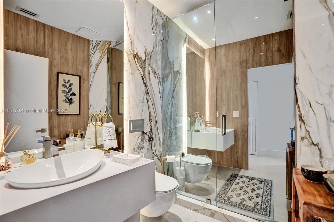 Vendido Recientemente: $3,469,000 (5 camas, 6 baños, 4124 Pies cuadrados)