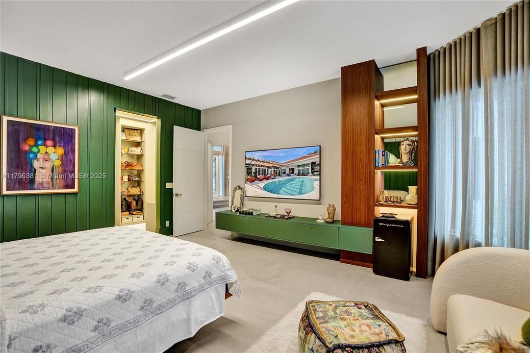 Vendido Recientemente: $3,469,000 (5 camas, 6 baños, 4124 Pies cuadrados)