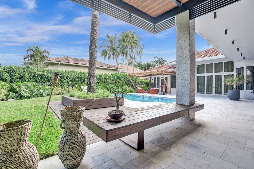 Vendido Recientemente: $3,469,000 (5 camas, 6 baños, 4124 Pies cuadrados)