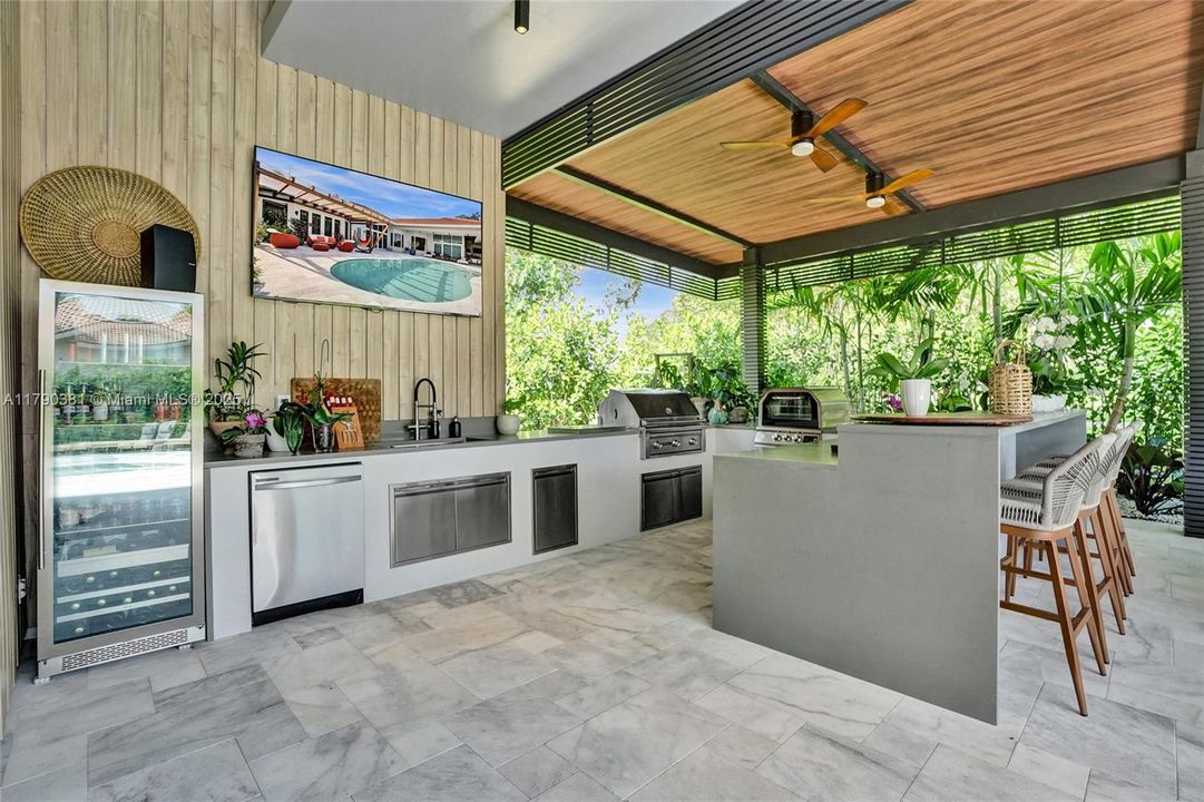 Vendido Recientemente: $3,469,000 (5 camas, 6 baños, 4124 Pies cuadrados)