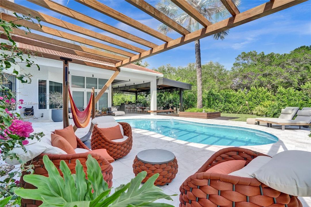 Vendido Recientemente: $3,469,000 (5 camas, 6 baños, 4124 Pies cuadrados)