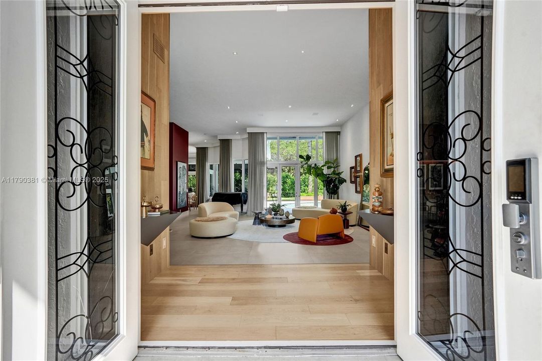 Vendido Recientemente: $3,469,000 (5 camas, 6 baños, 4124 Pies cuadrados)