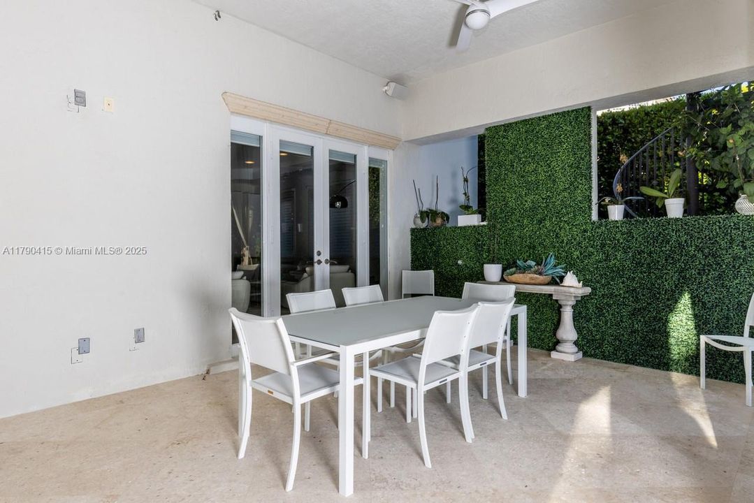 待售: $11,395,000 (5 贝兹, 5 浴室, 5053 平方英尺)