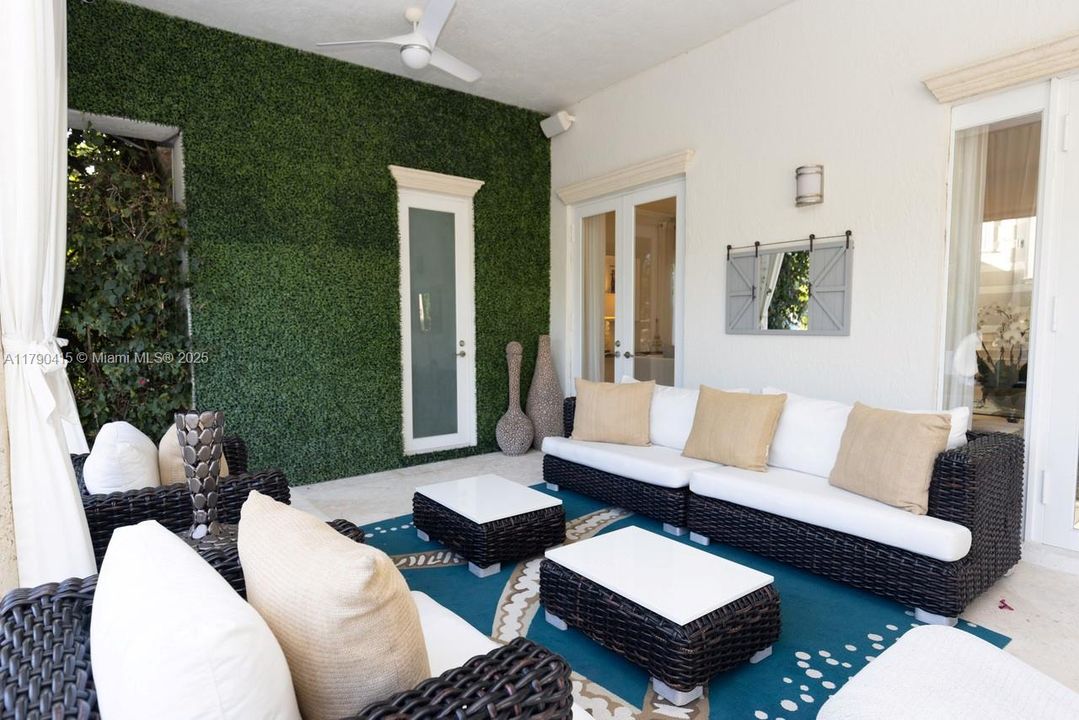 待售: $11,395,000 (5 贝兹, 5 浴室, 5053 平方英尺)