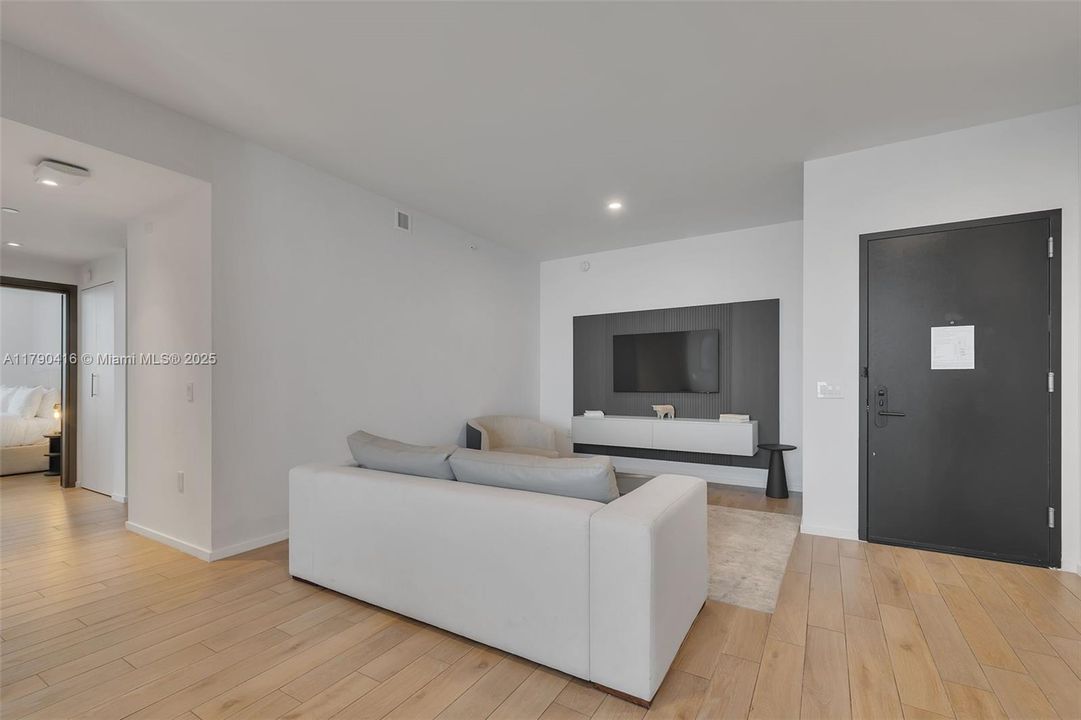 En Venta: $1,099,000 (3 camas, 3 baños, 1150 Pies cuadrados)