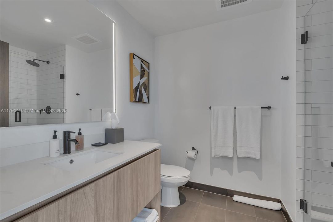 En Venta: $1,099,000 (3 camas, 3 baños, 1150 Pies cuadrados)