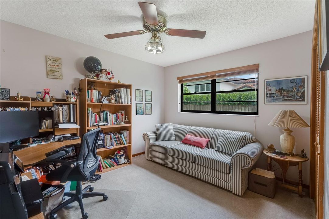 Vendido Recientemente: $950,000 (4 camas, 2 baños, 2518 Pies cuadrados)