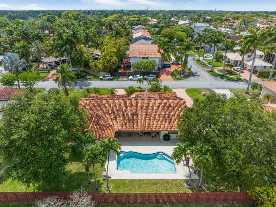 Vendido Recientemente: $950,000 (4 camas, 2 baños, 2518 Pies cuadrados)