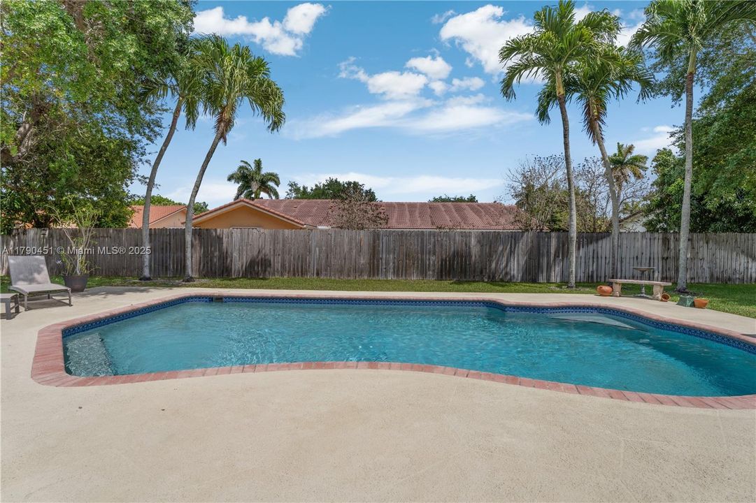 Vendido Recientemente: $950,000 (4 camas, 2 baños, 2518 Pies cuadrados)