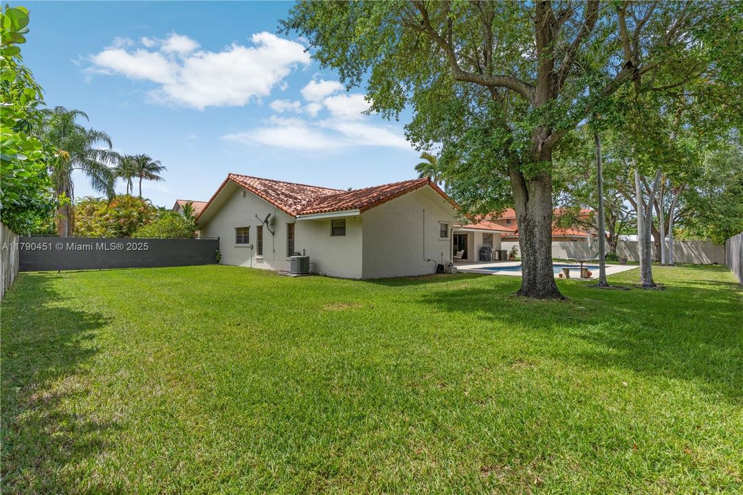 Vendido Recientemente: $950,000 (4 camas, 2 baños, 2518 Pies cuadrados)