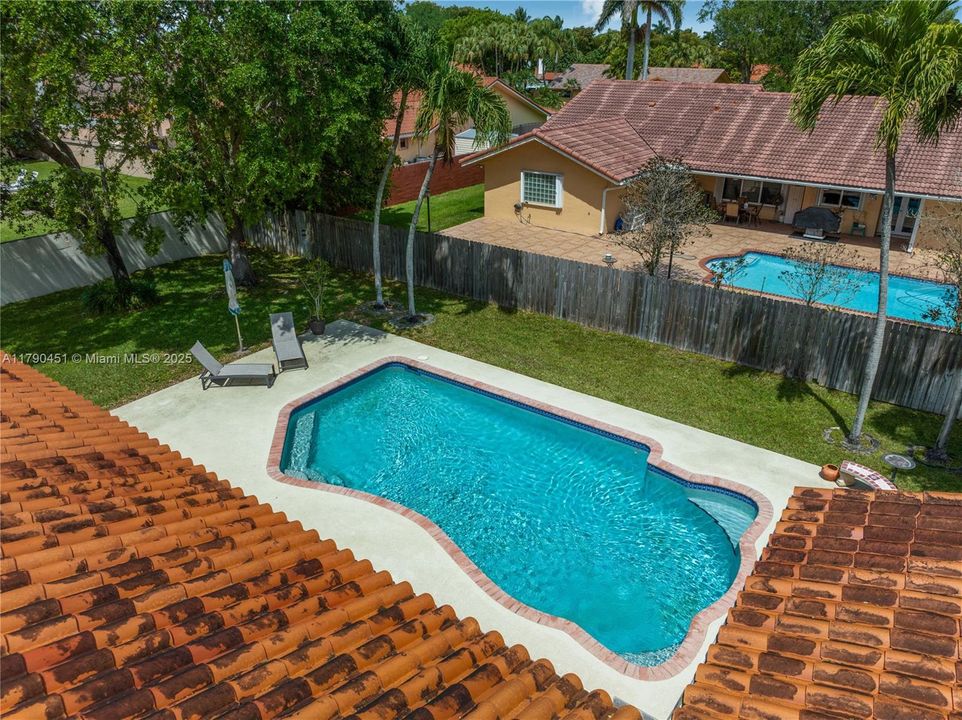 Vendido Recientemente: $950,000 (4 camas, 2 baños, 2518 Pies cuadrados)