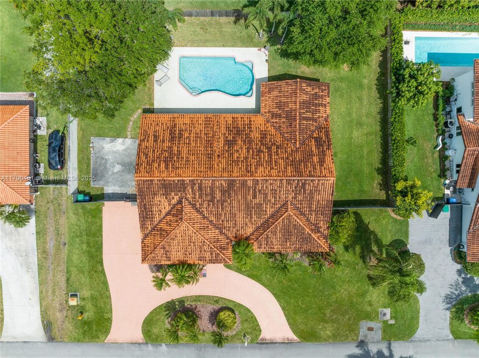 Vendido Recientemente: $950,000 (4 camas, 2 baños, 2518 Pies cuadrados)