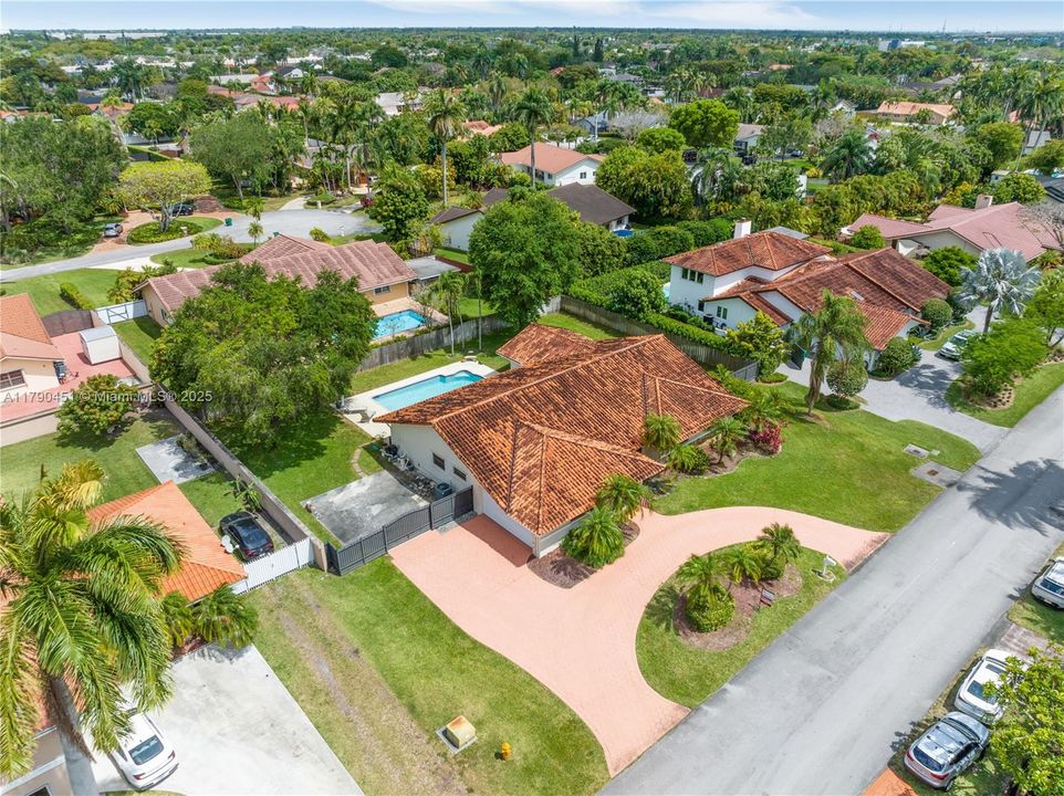 Vendido Recientemente: $950,000 (4 camas, 2 baños, 2518 Pies cuadrados)