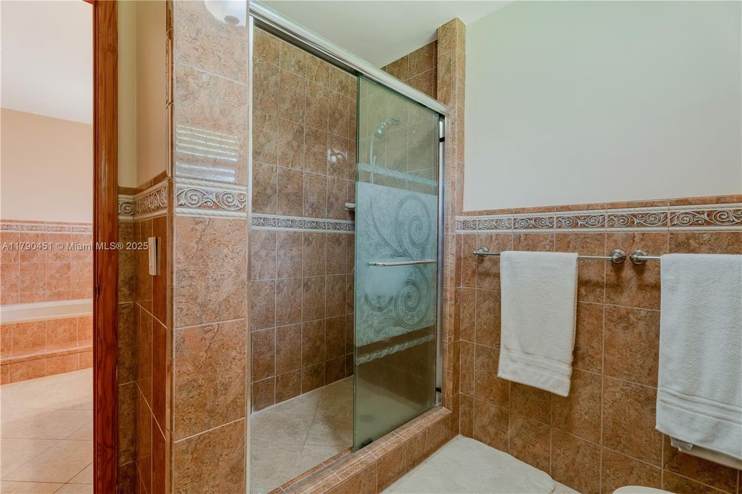 Vendido Recientemente: $950,000 (4 camas, 2 baños, 2518 Pies cuadrados)