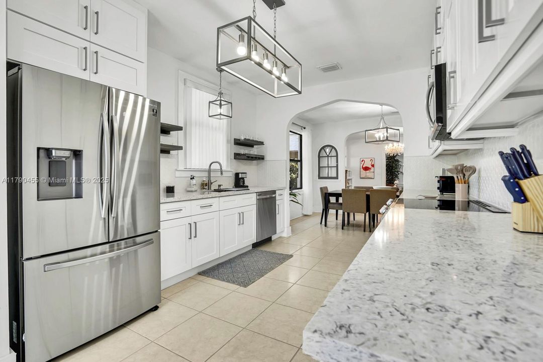 Recently Sold: $775,000 (4 beds, 2 baths, 1356 Square Feet)