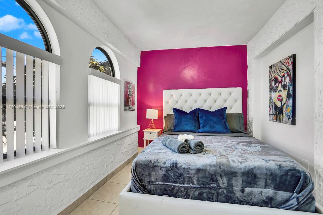 Recently Sold: $775,000 (4 beds, 2 baths, 1356 Square Feet)