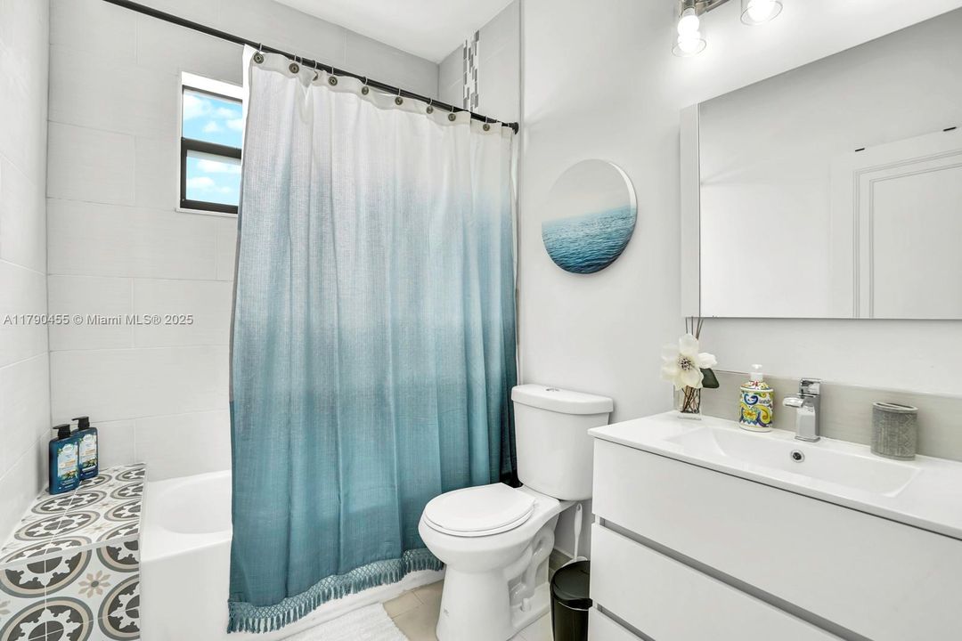 Recently Sold: $775,000 (4 beds, 2 baths, 1356 Square Feet)