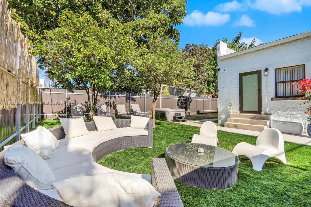 Recently Sold: $775,000 (4 beds, 2 baths, 1356 Square Feet)