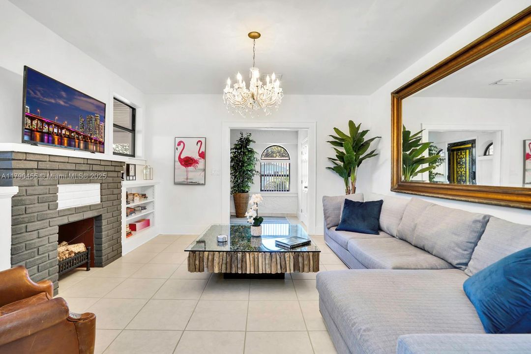 Recently Sold: $775,000 (4 beds, 2 baths, 1356 Square Feet)