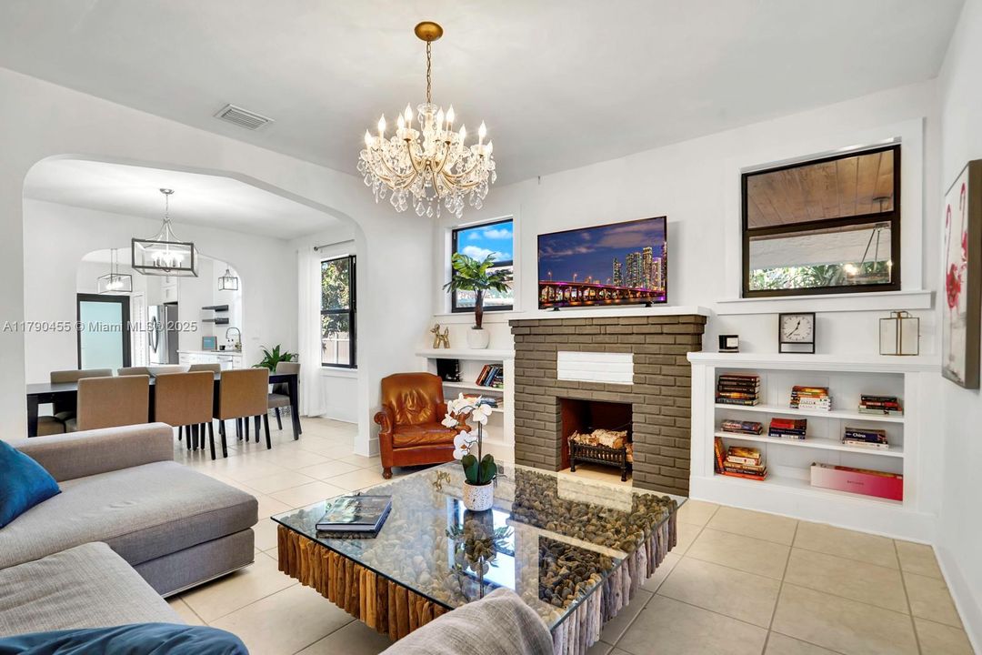 Recently Sold: $775,000 (4 beds, 2 baths, 1356 Square Feet)