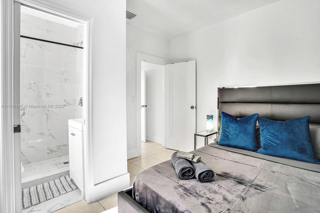 Recently Sold: $775,000 (4 beds, 2 baths, 1356 Square Feet)