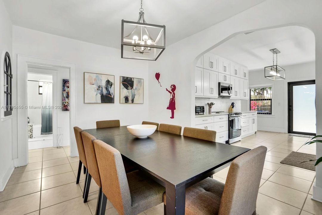 Recently Sold: $775,000 (4 beds, 2 baths, 1356 Square Feet)