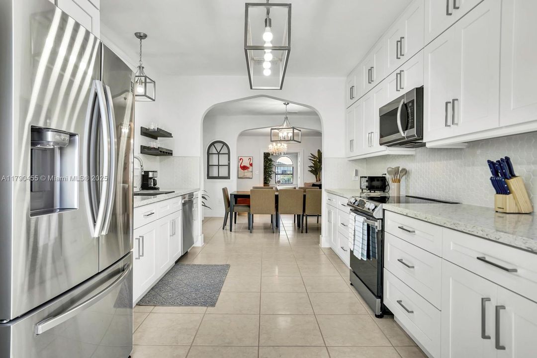 Recently Sold: $775,000 (4 beds, 2 baths, 1356 Square Feet)