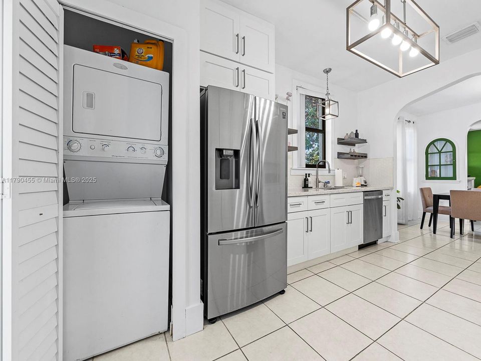 Recently Sold: $775,000 (4 beds, 2 baths, 1356 Square Feet)