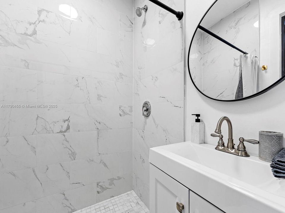 Recently Sold: $775,000 (4 beds, 2 baths, 1356 Square Feet)