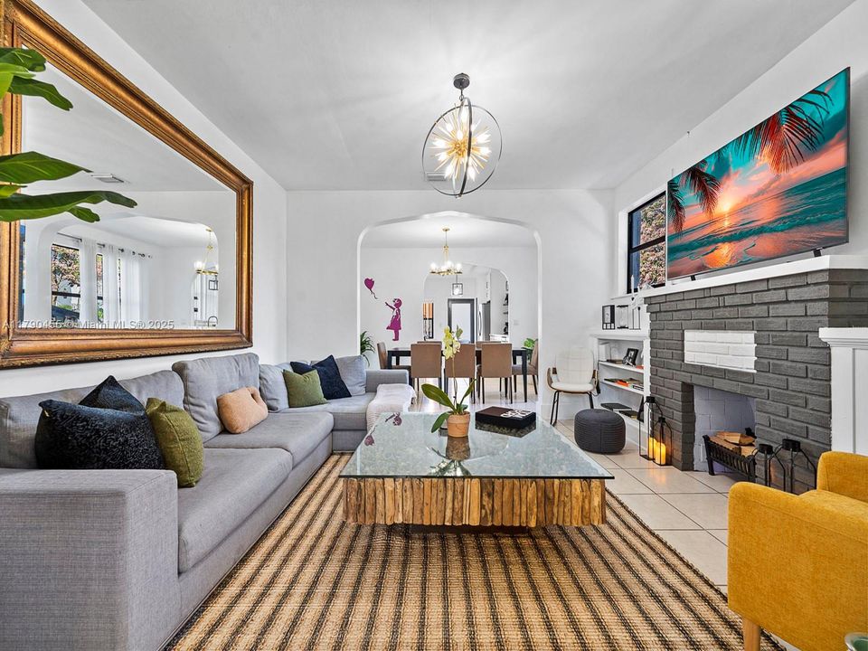 Recently Sold: $775,000 (4 beds, 2 baths, 1356 Square Feet)